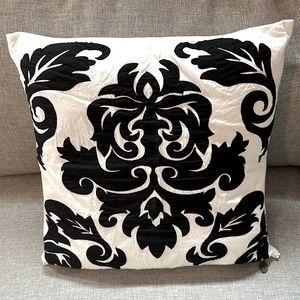 Pier1 Pillow Cover